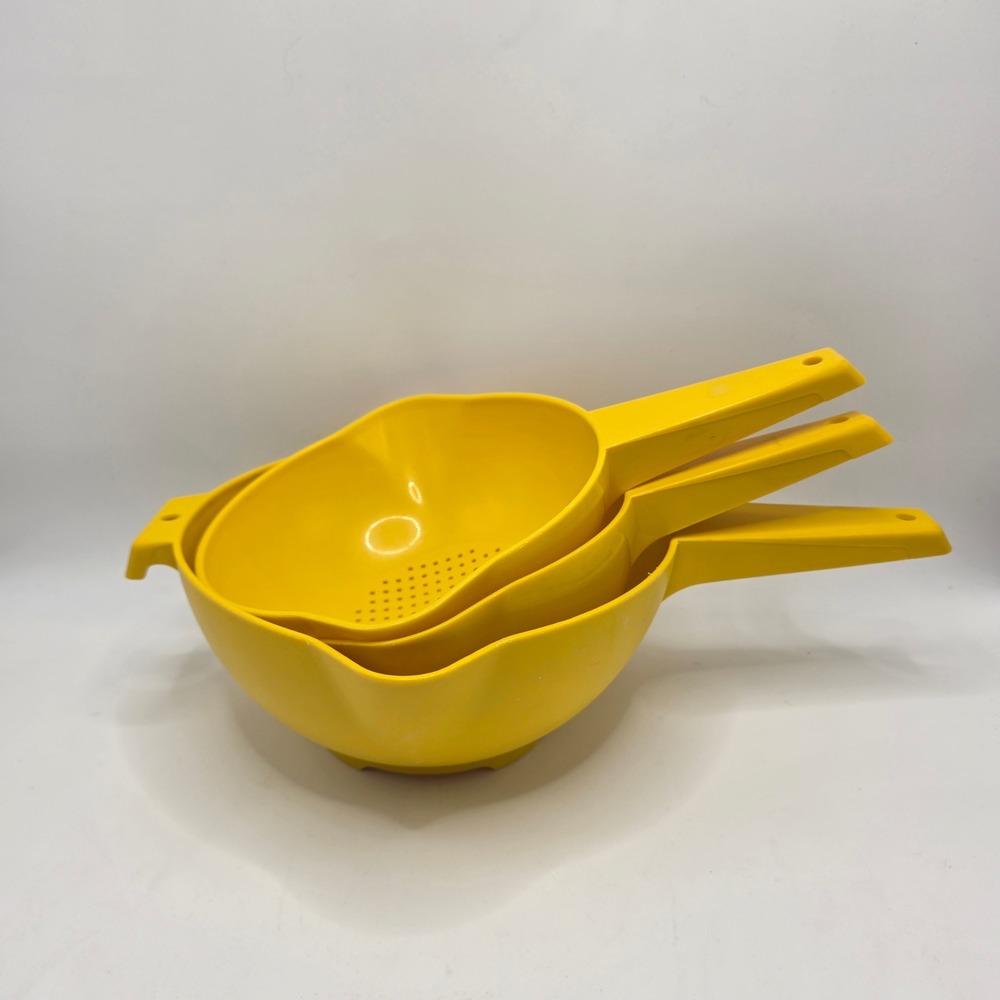 Vintage Yellow Colander Set Nesting Strainers Plastic 3 Piece Kitchen
